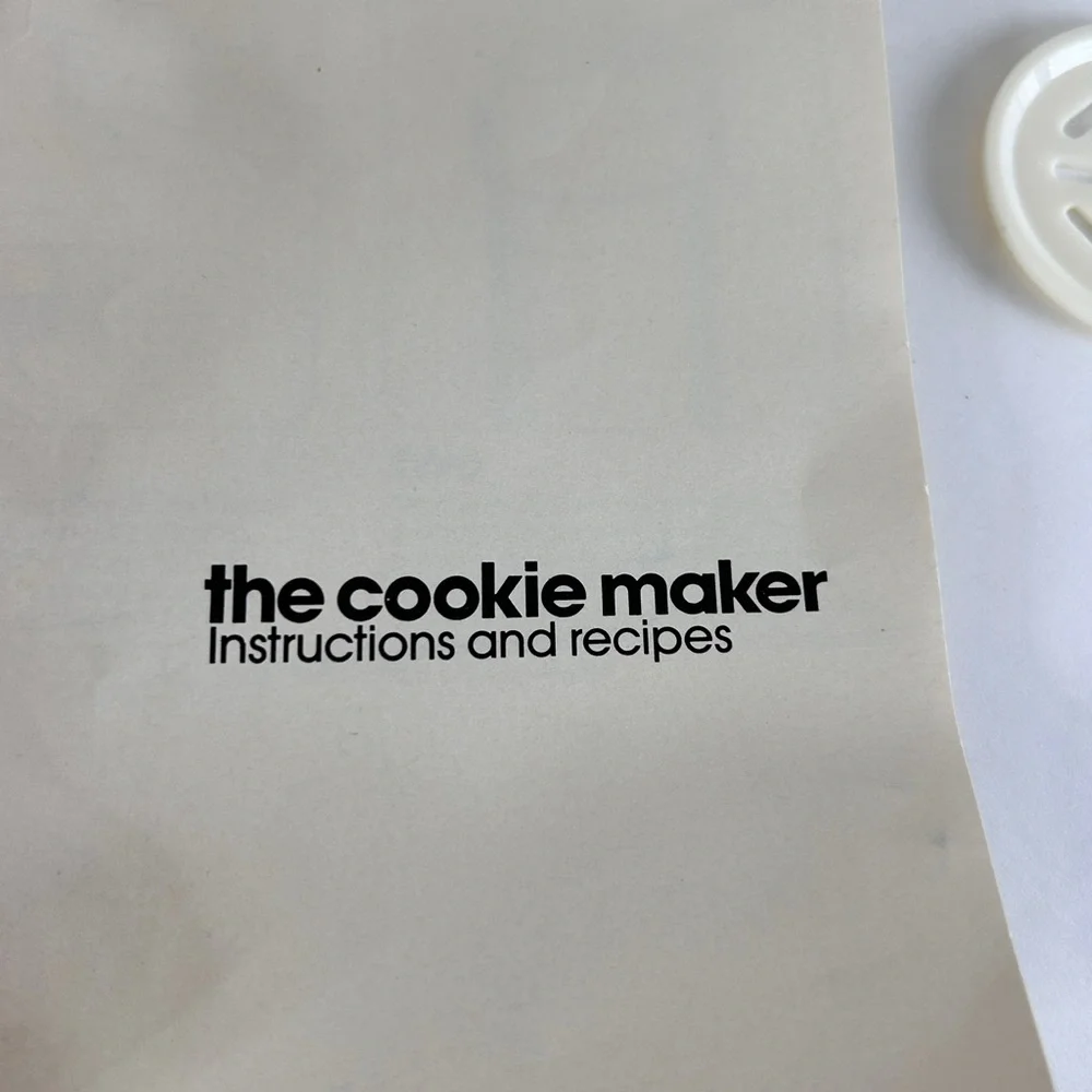Cookie Press Knobler The Cookie Maker with Discs and Recipes in box Xmas Cookies